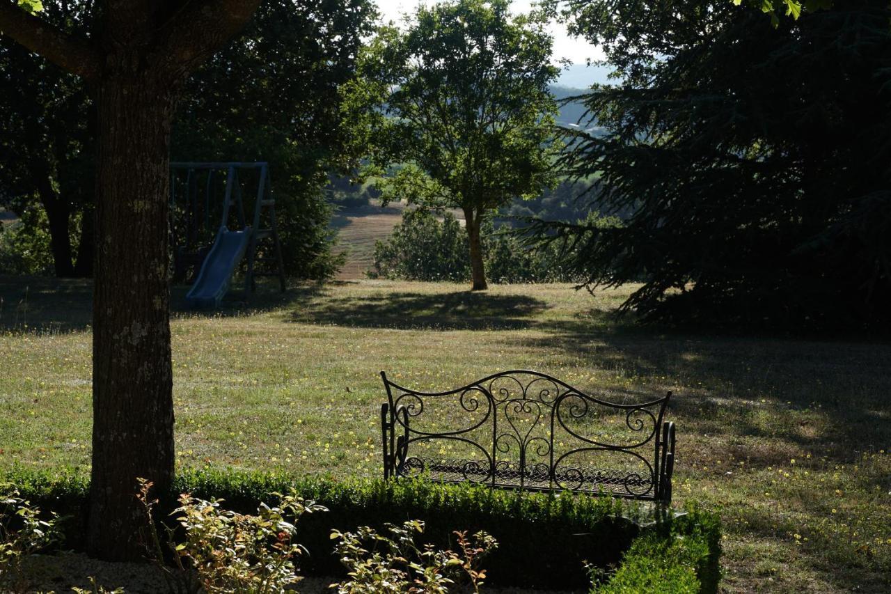 Les Nefliers Gite Céreste Exterior foto